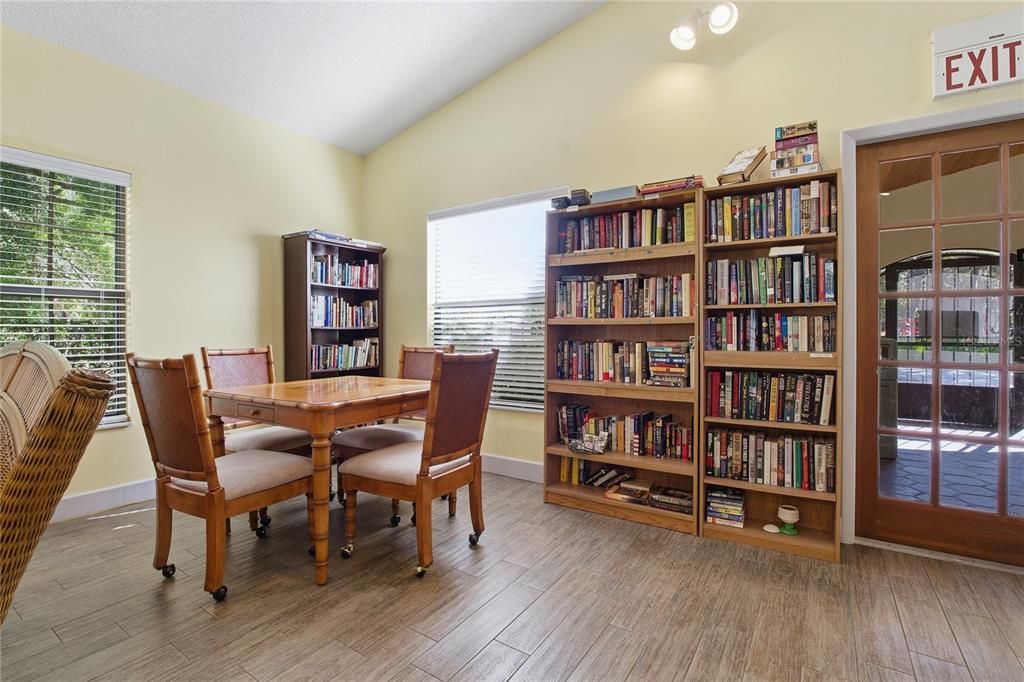 На продажу: $287,999 (3 спален, 3 ванн, 1844 Квадратных фут)