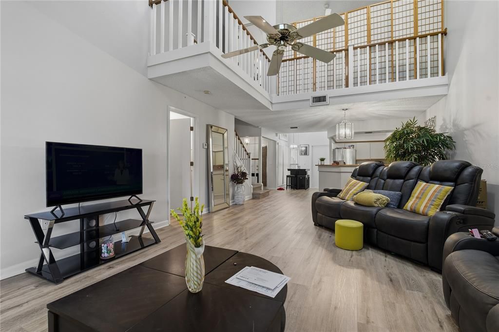 На продажу: $287,999 (3 спален, 3 ванн, 1844 Квадратных фут)