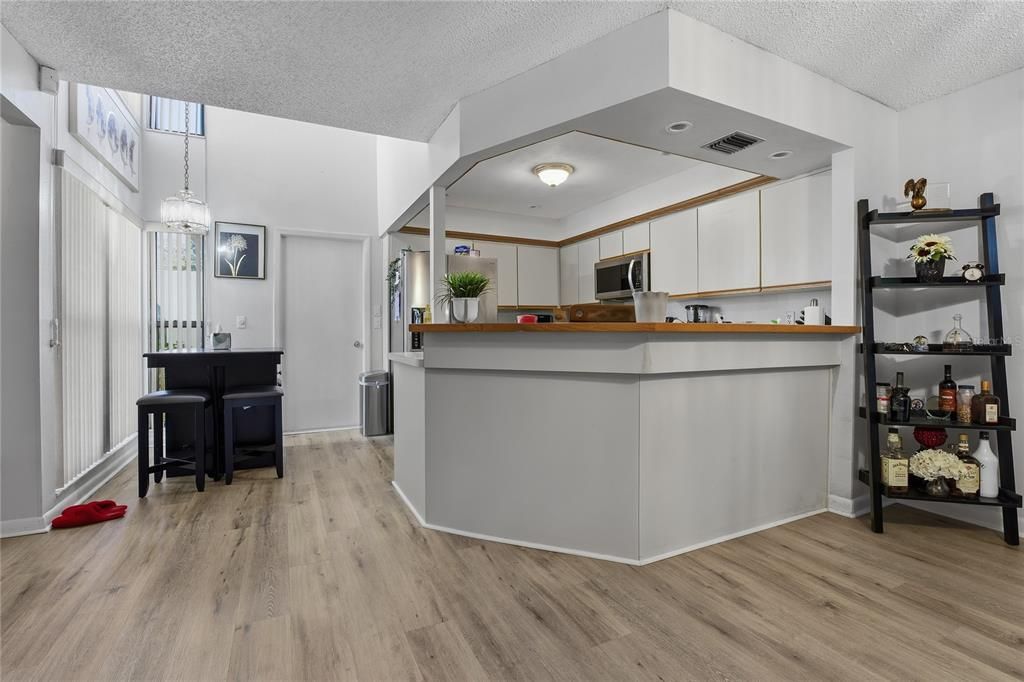 На продажу: $287,999 (3 спален, 3 ванн, 1844 Квадратных фут)