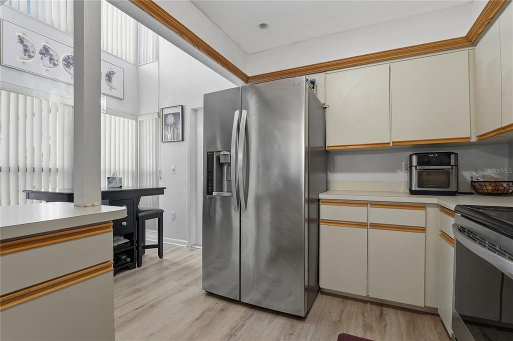 На продажу: $287,999 (3 спален, 3 ванн, 1844 Квадратных фут)