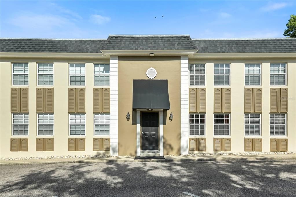 For Sale: $225,000 (2 beds, 1 baths, 835 Square Feet)