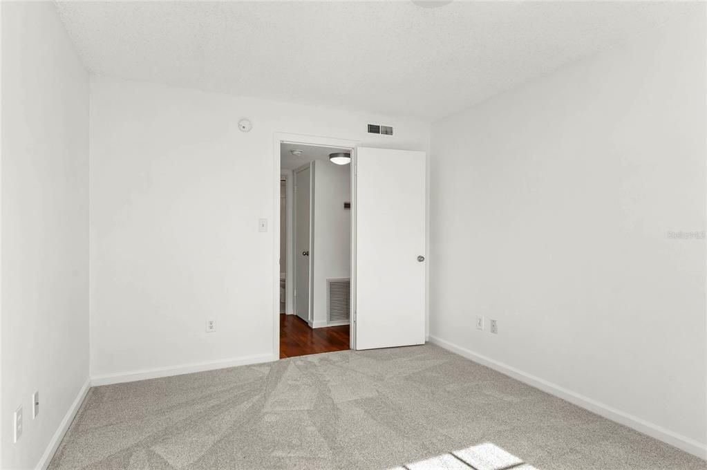 For Sale: $225,000 (2 beds, 1 baths, 835 Square Feet)