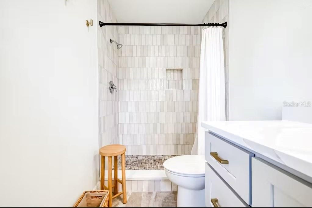 В аренду: $4,000 (3 спален, 2 ванн, 1701 Квадратных фут)