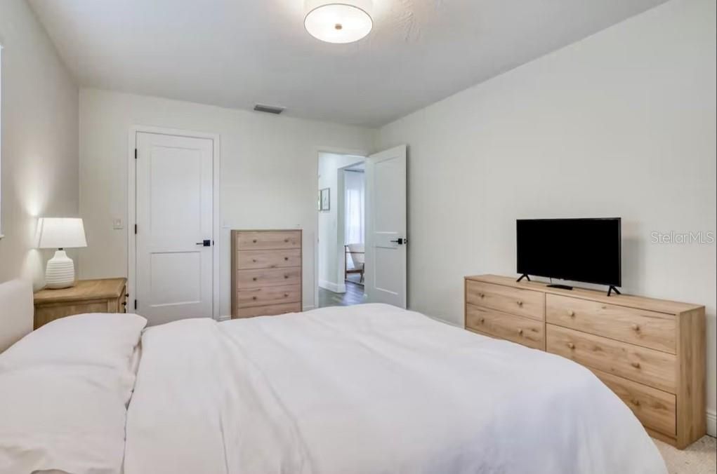 В аренду: $4,000 (3 спален, 2 ванн, 1701 Квадратных фут)