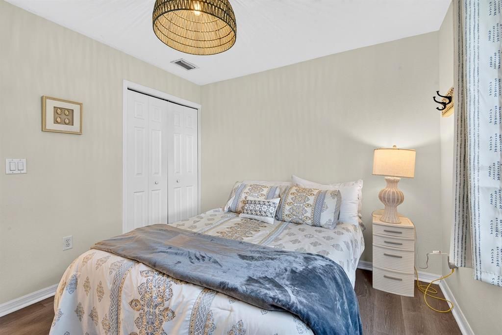 For Sale: $325,000 (3 beds, 2 baths, 1381 Square Feet)