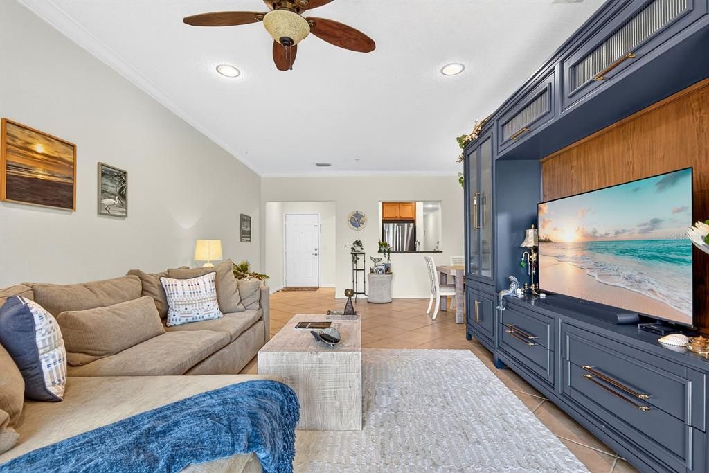 For Sale: $325,000 (3 beds, 2 baths, 1381 Square Feet)