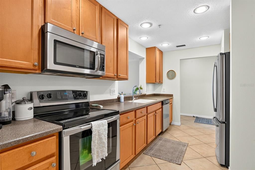 For Sale: $325,000 (3 beds, 2 baths, 1381 Square Feet)