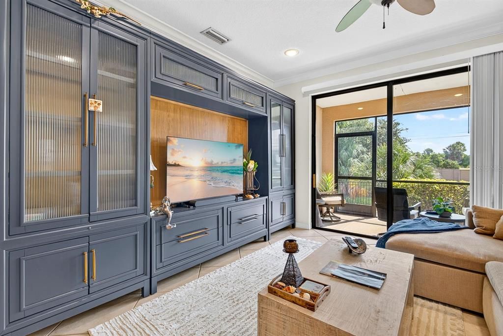 For Sale: $325,000 (3 beds, 2 baths, 1381 Square Feet)