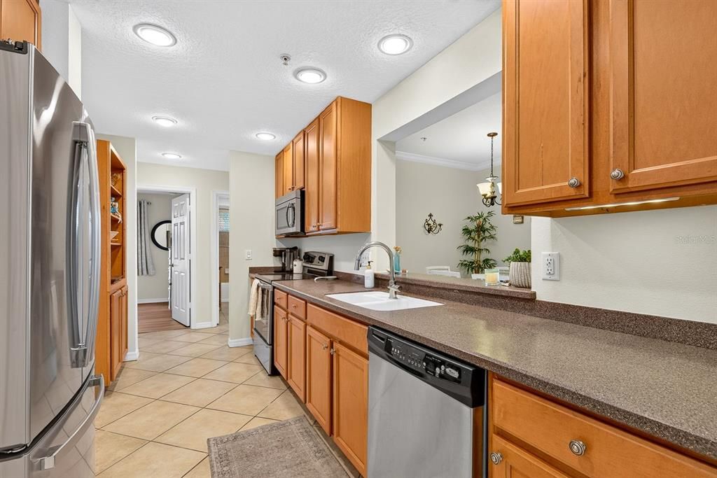 For Sale: $325,000 (3 beds, 2 baths, 1381 Square Feet)