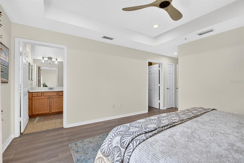 For Sale: $325,000 (3 beds, 2 baths, 1381 Square Feet)