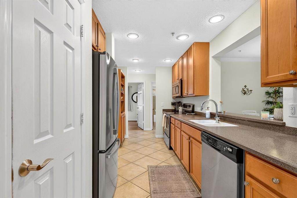 For Sale: $325,000 (3 beds, 2 baths, 1381 Square Feet)