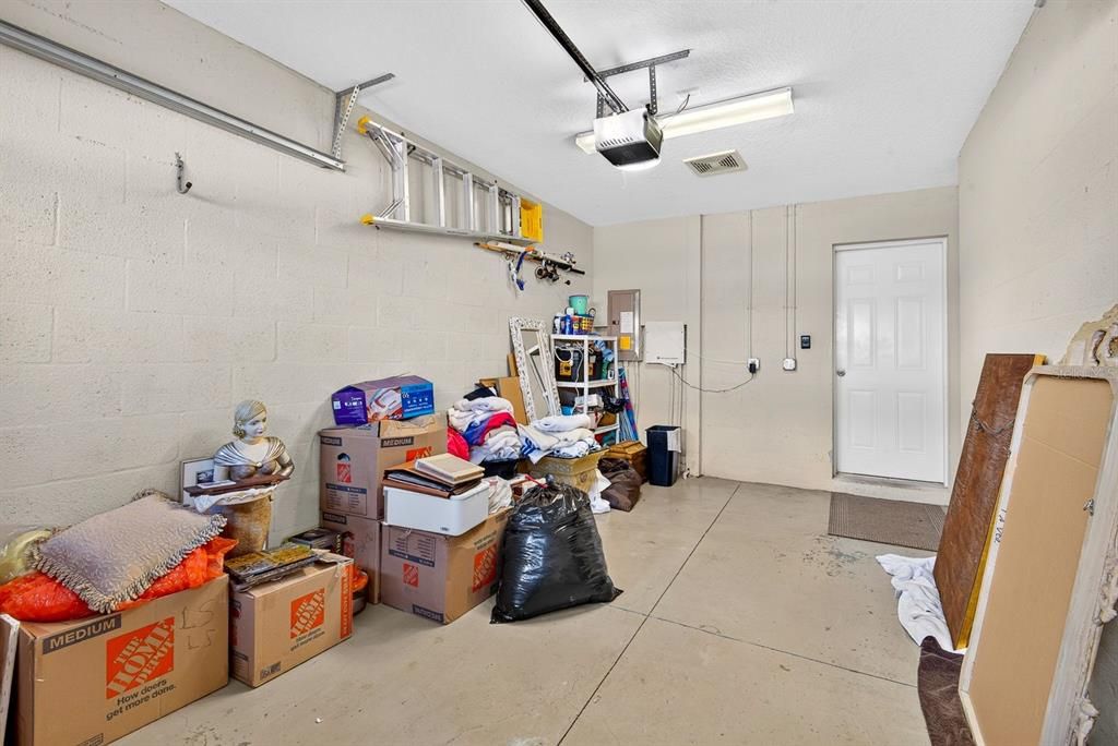 For Sale: $325,000 (3 beds, 2 baths, 1381 Square Feet)