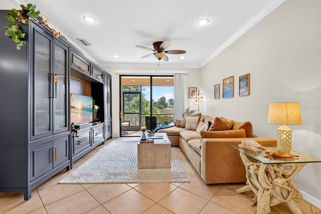 For Sale: $325,000 (3 beds, 2 baths, 1381 Square Feet)