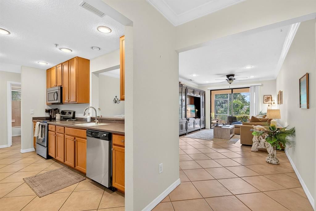 For Sale: $325,000 (3 beds, 2 baths, 1381 Square Feet)