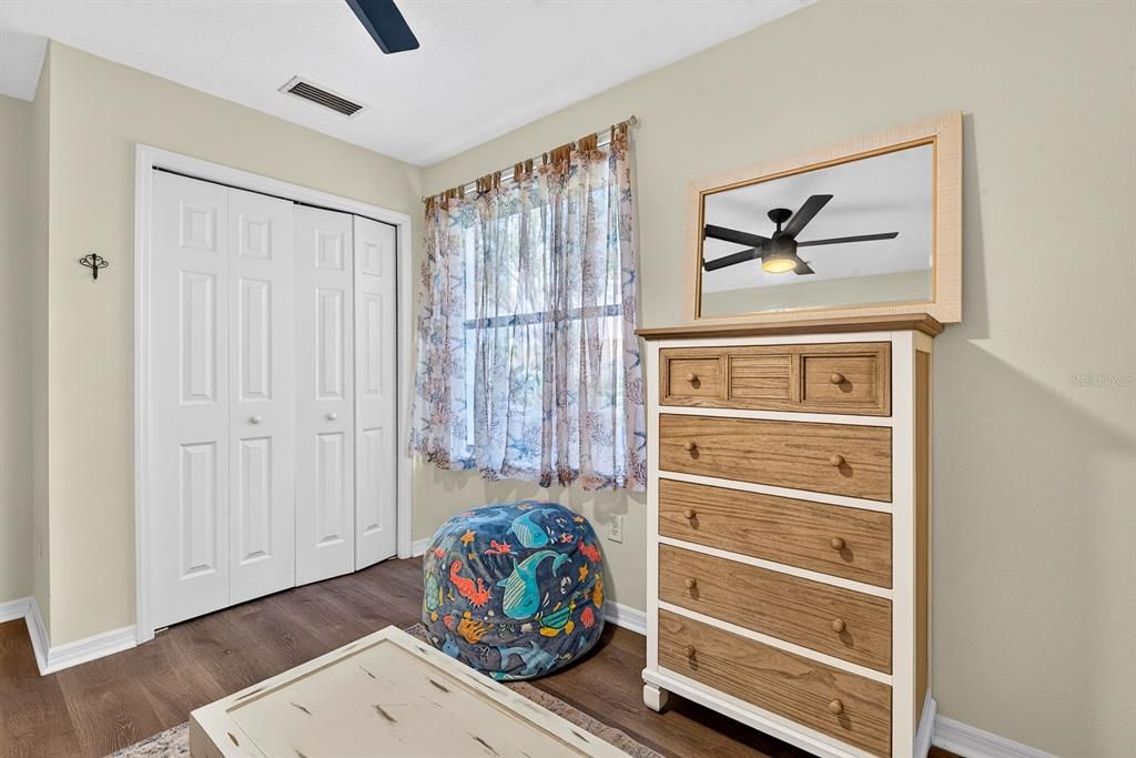 For Sale: $325,000 (3 beds, 2 baths, 1381 Square Feet)
