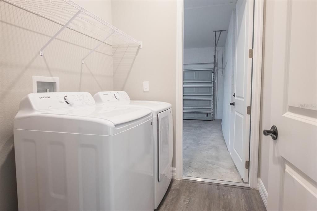 En Venta: $358,900 (4 camas, 3 baños, 1990 Pies cuadrados)