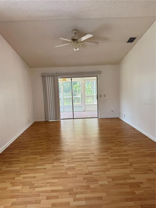В аренду: $1,800 (3 спален, 2 ванн, 988 Квадратных фут)