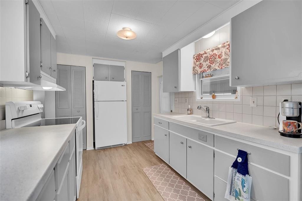 For Sale: $154,000 (2 beds, 2 baths, 1104 Square Feet)