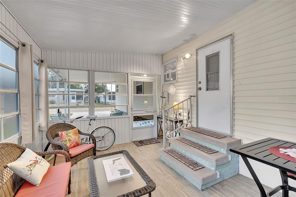 For Sale: $154,000 (2 beds, 2 baths, 1104 Square Feet)