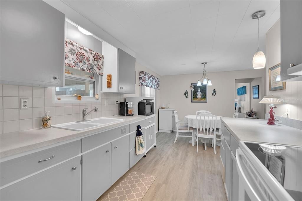 For Sale: $154,000 (2 beds, 2 baths, 1104 Square Feet)