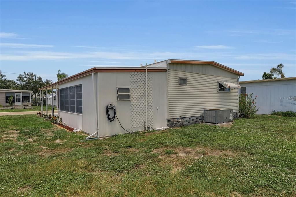 For Sale: $154,000 (2 beds, 2 baths, 1104 Square Feet)