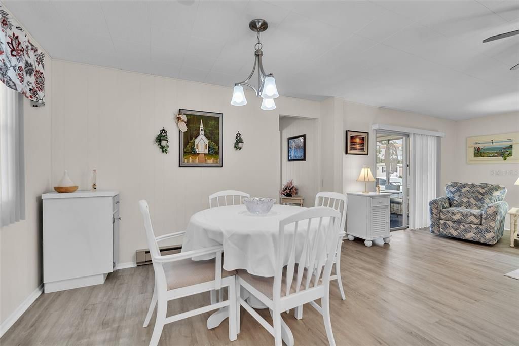 For Sale: $154,000 (2 beds, 2 baths, 1104 Square Feet)