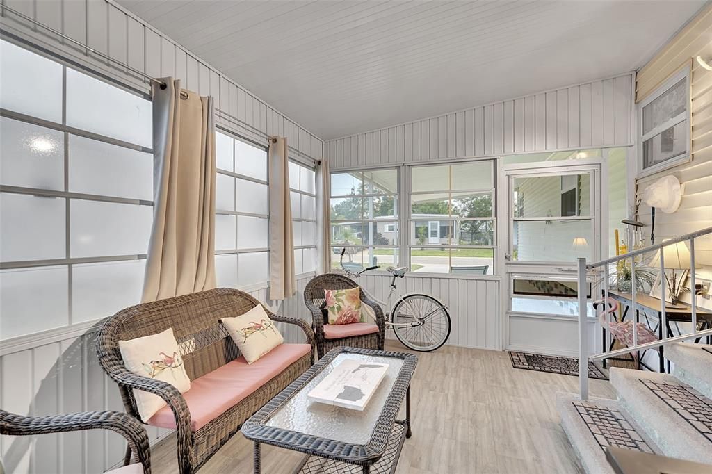 For Sale: $154,000 (2 beds, 2 baths, 1104 Square Feet)