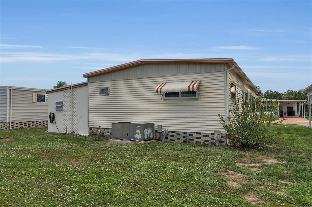 For Sale: $154,000 (2 beds, 2 baths, 1104 Square Feet)