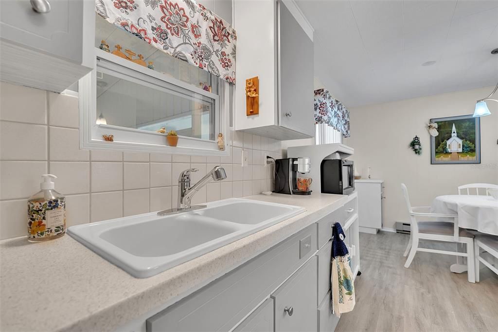 For Sale: $154,000 (2 beds, 2 baths, 1104 Square Feet)