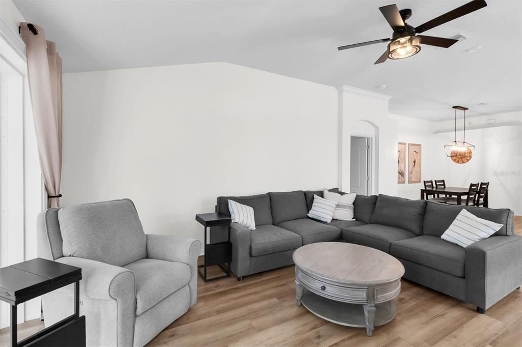 En Venta: $459,900 (3 camas, 2 baños, 1713 Pies cuadrados)