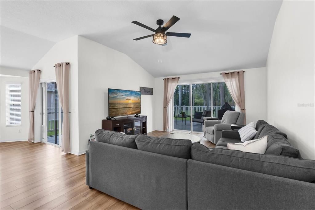 En Venta: $459,900 (3 camas, 2 baños, 1713 Pies cuadrados)