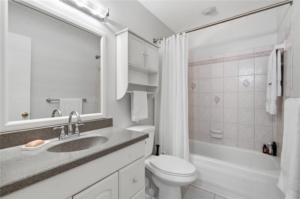 На продажу: $259,000 (4 спален, 2 ванн, 1585 Квадратных фут)