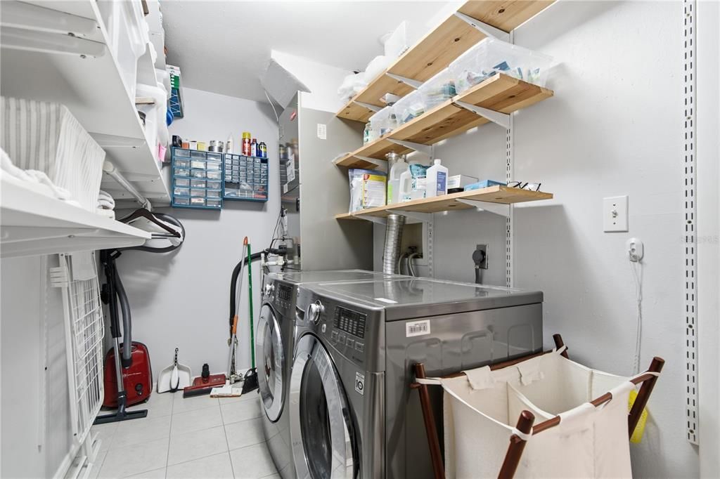 На продажу: $259,000 (4 спален, 2 ванн, 1585 Квадратных фут)