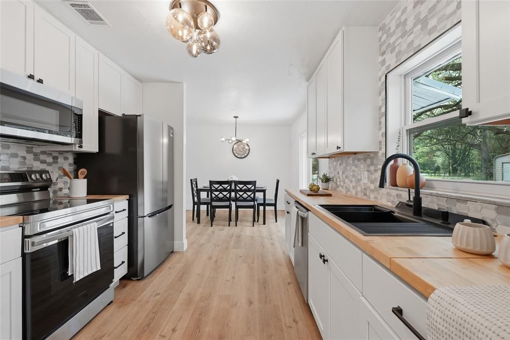 На продажу: $279,900 (3 спален, 1 ванн, 1248 Квадратных фут)