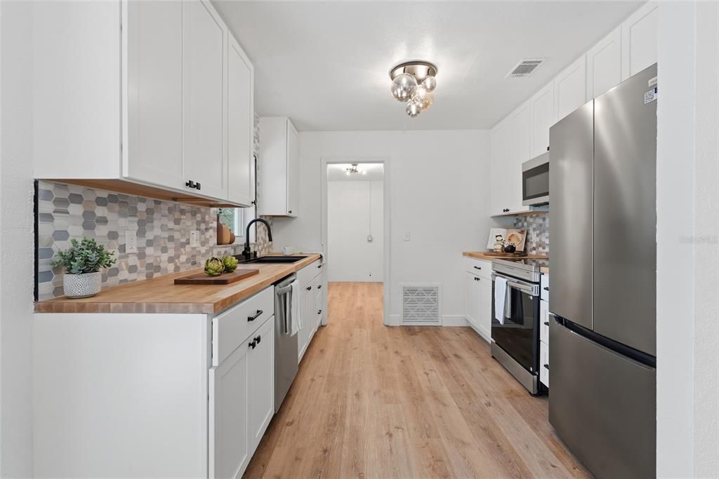 На продажу: $279,900 (3 спален, 1 ванн, 1248 Квадратных фут)