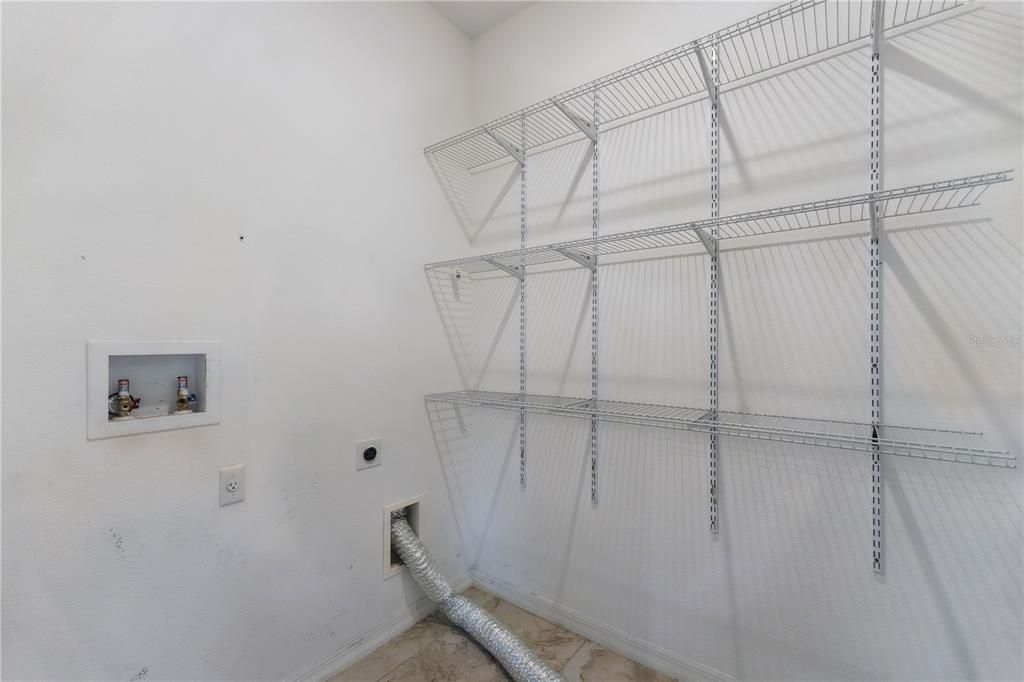 В аренду: $2,400 (4 спален, 2 ванн, 2057 Квадратных фут)