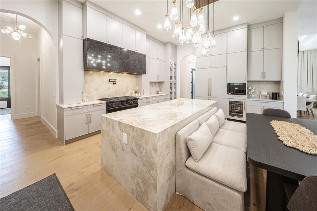 На продажу: $2,999,900 (4 спален, 5 ванн, 5402 Квадратных фут)