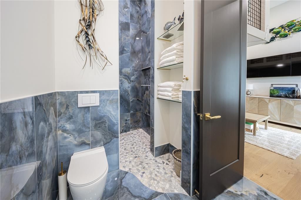 На продажу: $2,999,900 (4 спален, 5 ванн, 5402 Квадратных фут)