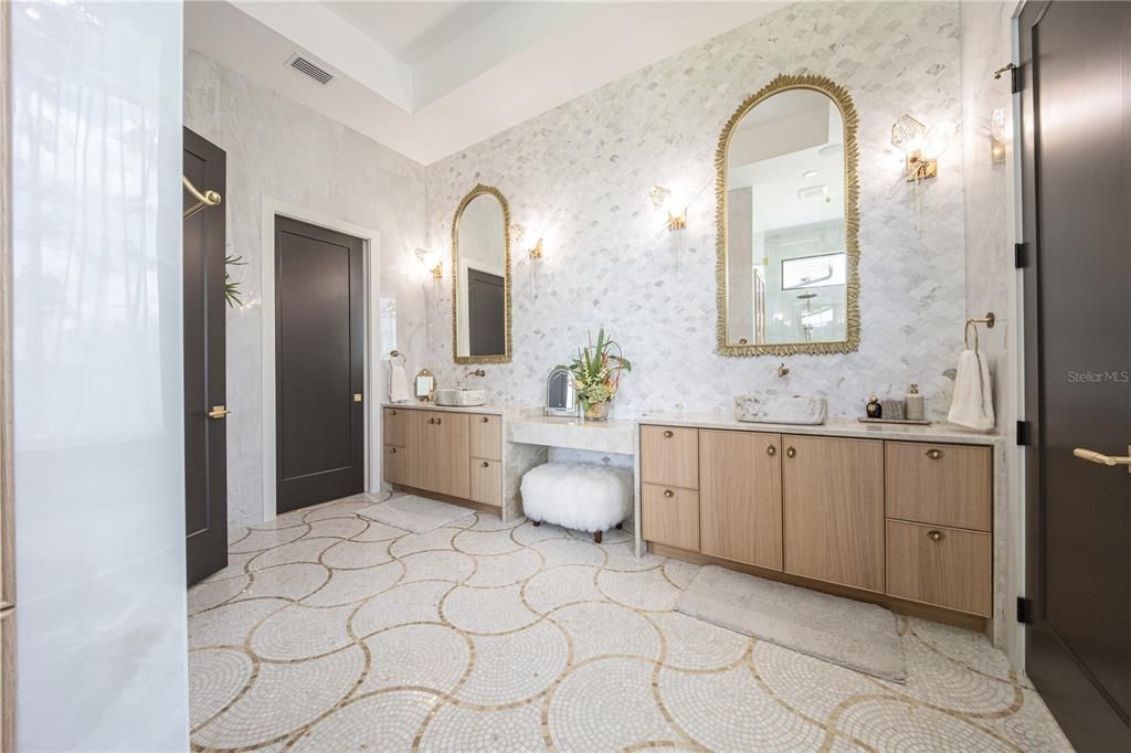 На продажу: $2,999,900 (4 спален, 5 ванн, 5402 Квадратных фут)