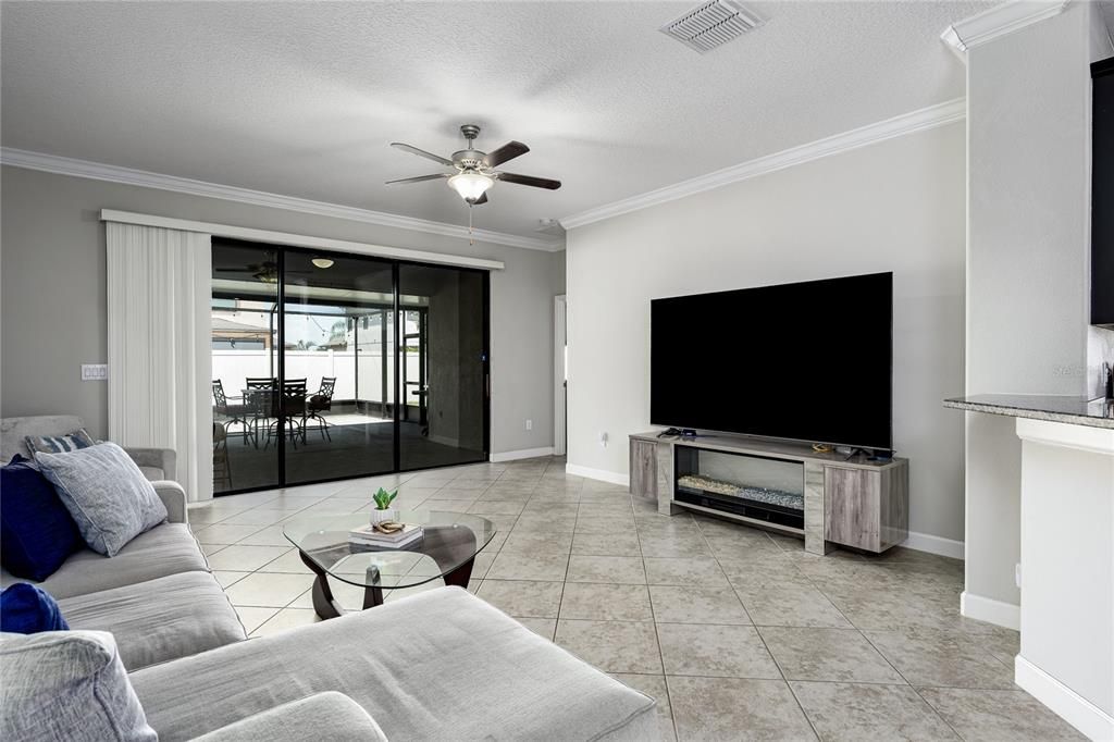 Active With Contract: $399,000 (4 beds, 3 baths, 2293 Square Feet)