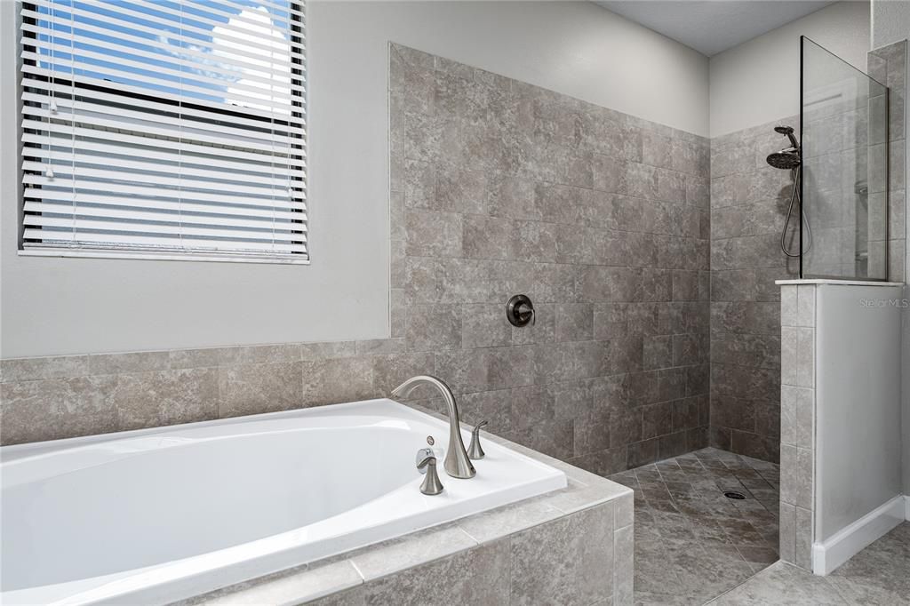 Active With Contract: $399,000 (4 beds, 3 baths, 2293 Square Feet)