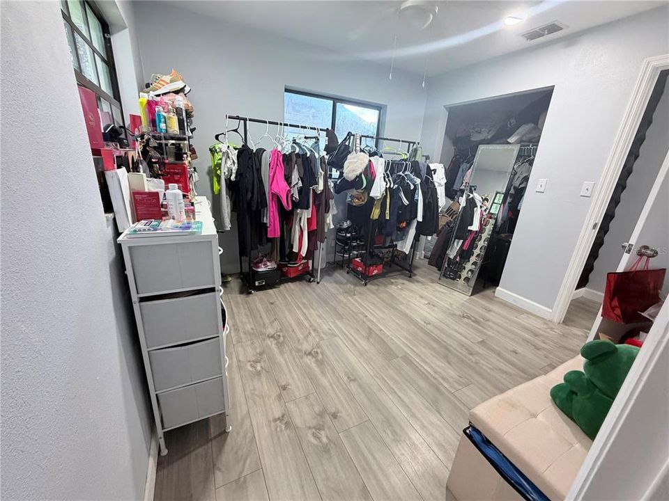 For Sale: $215,000 (2 beds, 2 baths, 1044 Square Feet)