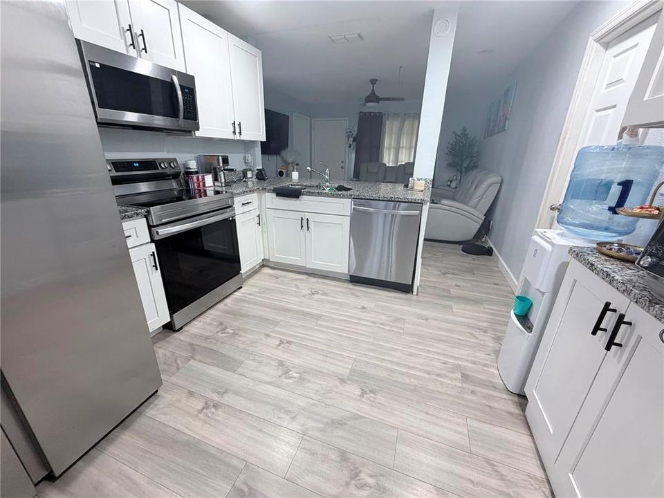 For Sale: $215,000 (2 beds, 2 baths, 1044 Square Feet)