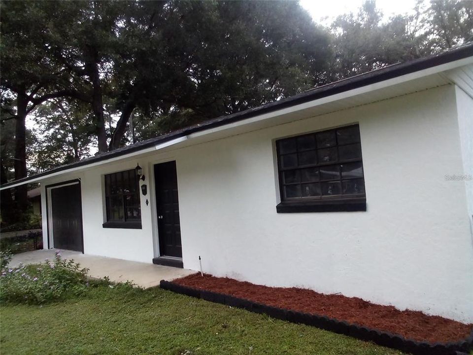 For Sale: $215,000 (2 beds, 2 baths, 1044 Square Feet)