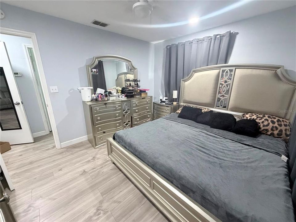 For Sale: $215,000 (2 beds, 2 baths, 1044 Square Feet)