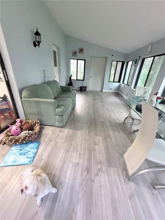 For Sale: $215,000 (2 beds, 2 baths, 1044 Square Feet)