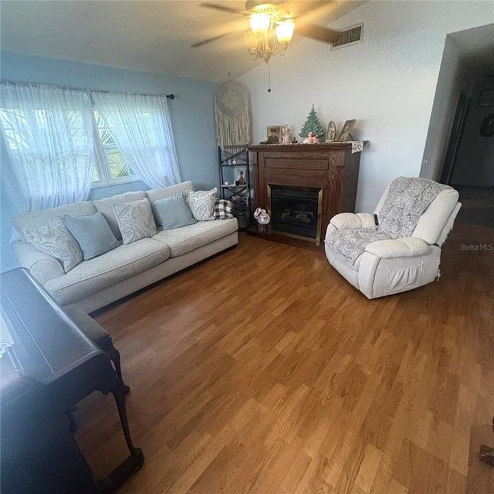 На продажу: $299,000 (3 спален, 2 ванн, 1446 Квадратных фут)