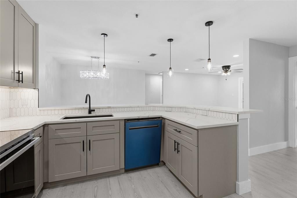На продажу: $249,000 (3 спален, 2 ванн, 1272 Квадратных фут)