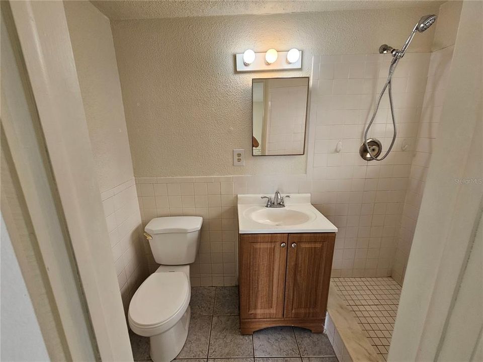 На продажу: $329,000 (5 спален, 2 ванн, 1946 Квадратных фут)
