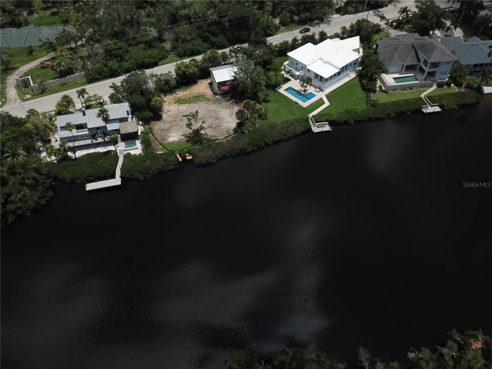 En Venta: $949,000 (0.32 acres)